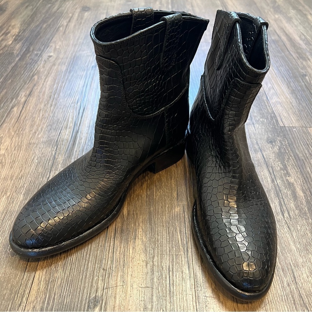 Rocco P. Black Textured Italian Leather Ankle Bootie Round Toe Chunky Heel 35.5